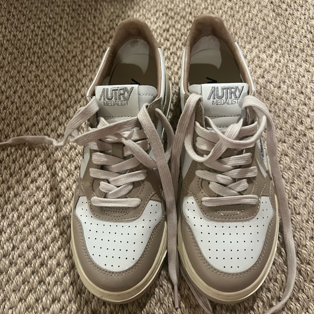 Autry Women's Sneakers - White and Tan